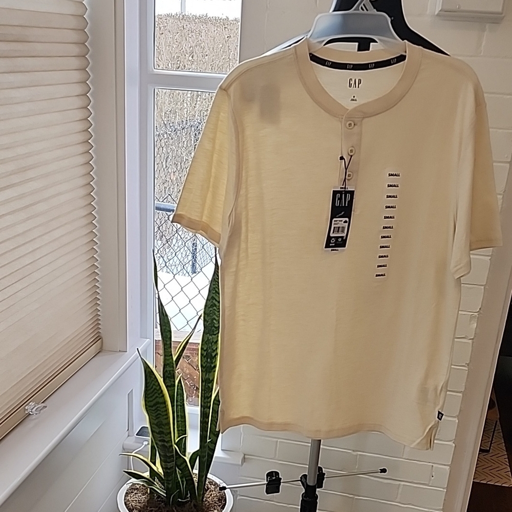 GAP cream Henley Shirt, men's small